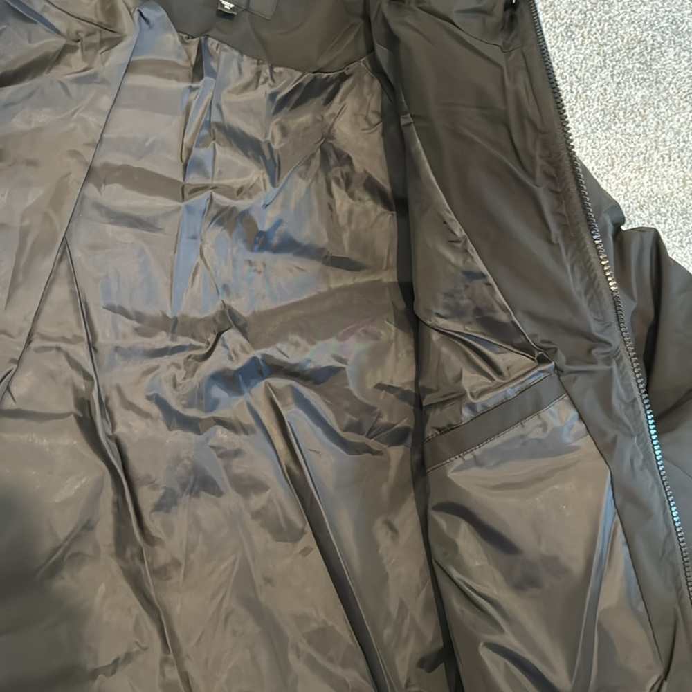 Black men’s puffer jacket - Picture 5 of 6